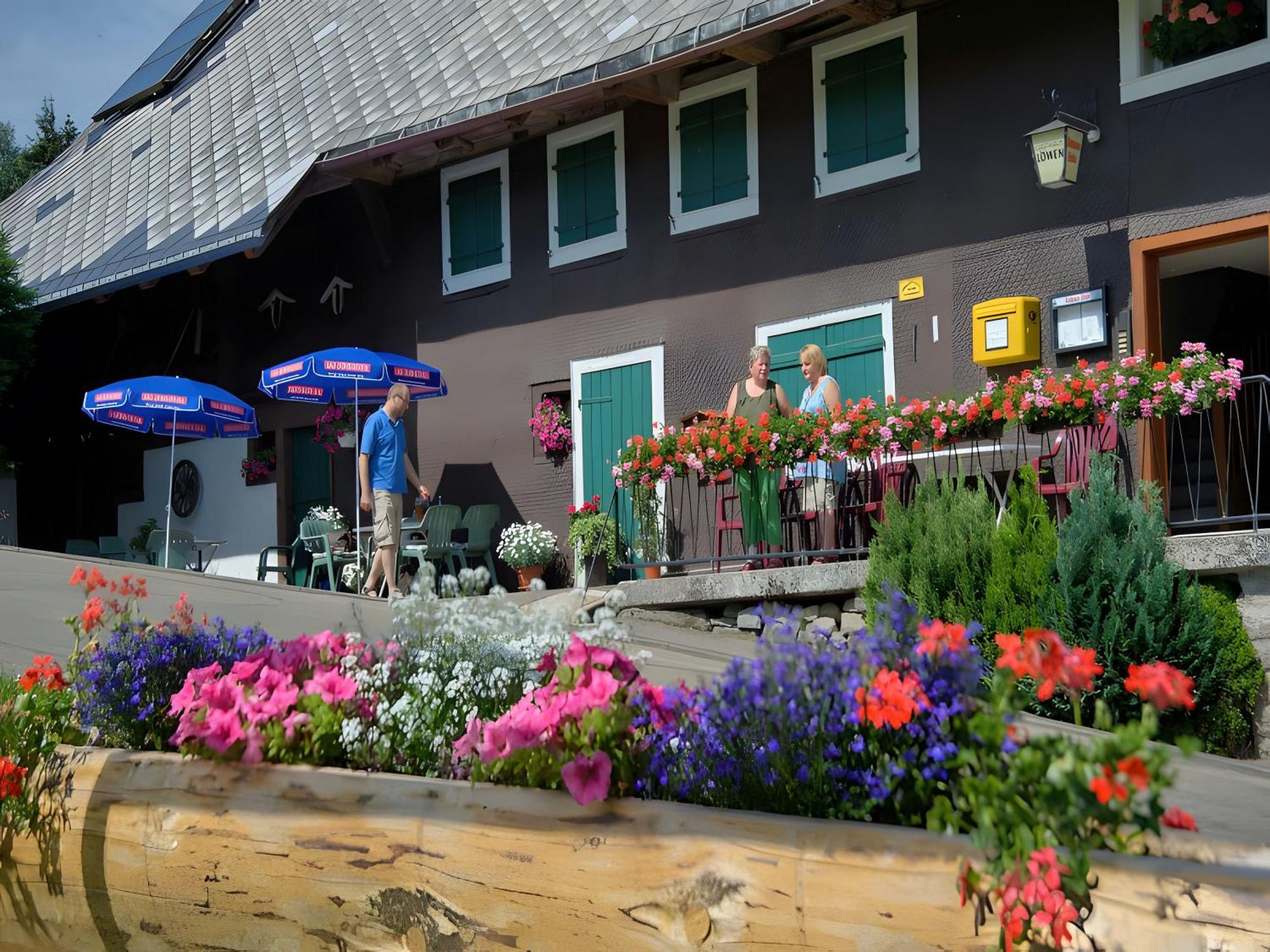 Gasthaus-Pension Zum Loewen Grafenhausen Bagian luar foto